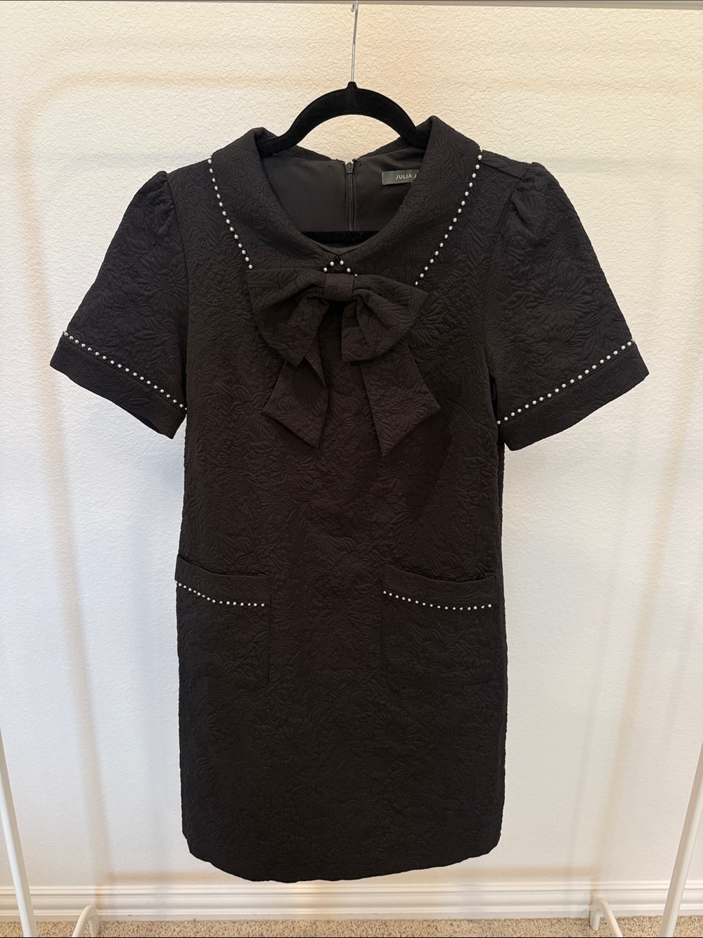 julia jordan Black Textured Bow-Front Mini Dress